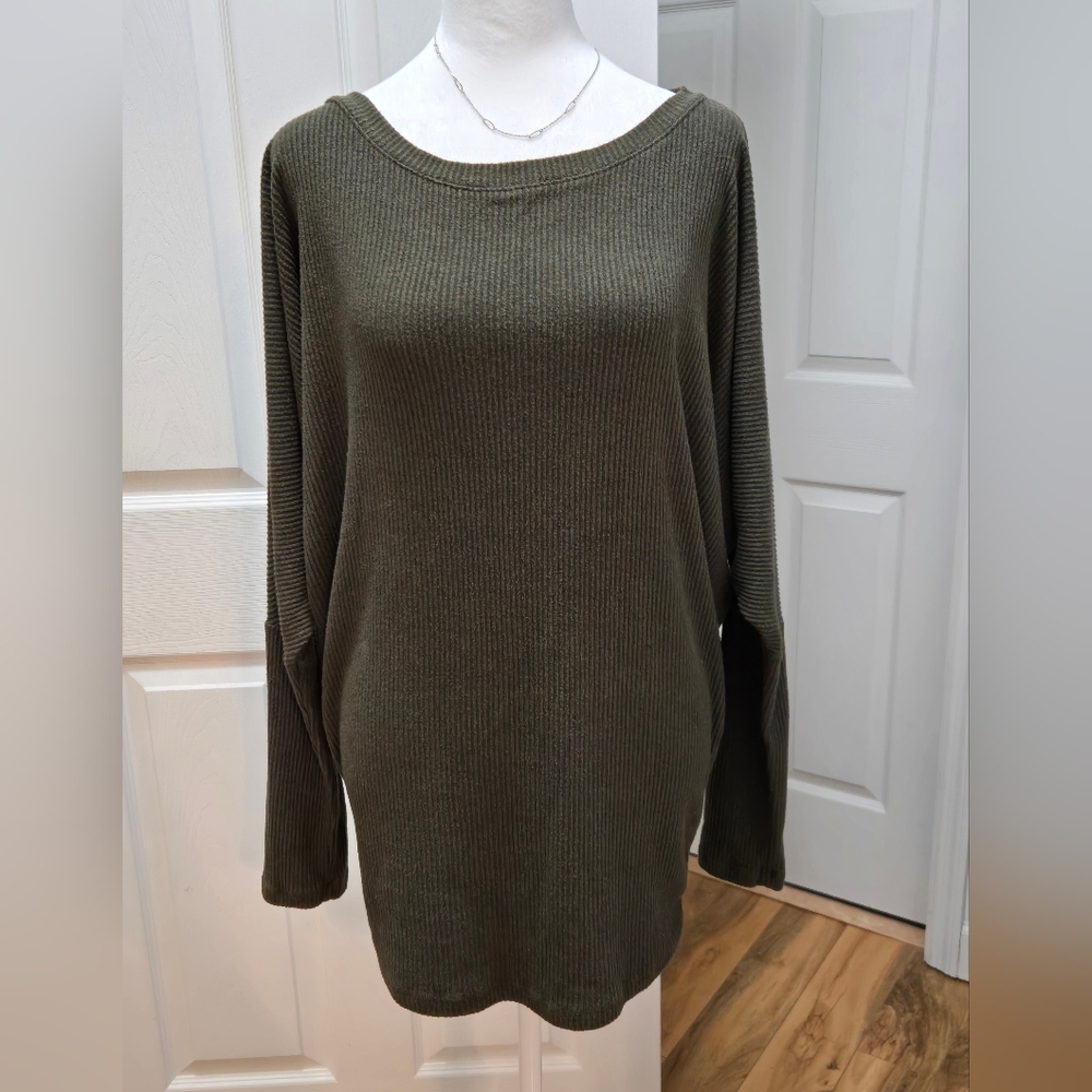 Wantable. Olive Green, dolman sleeve sweater/tunic, size Medium